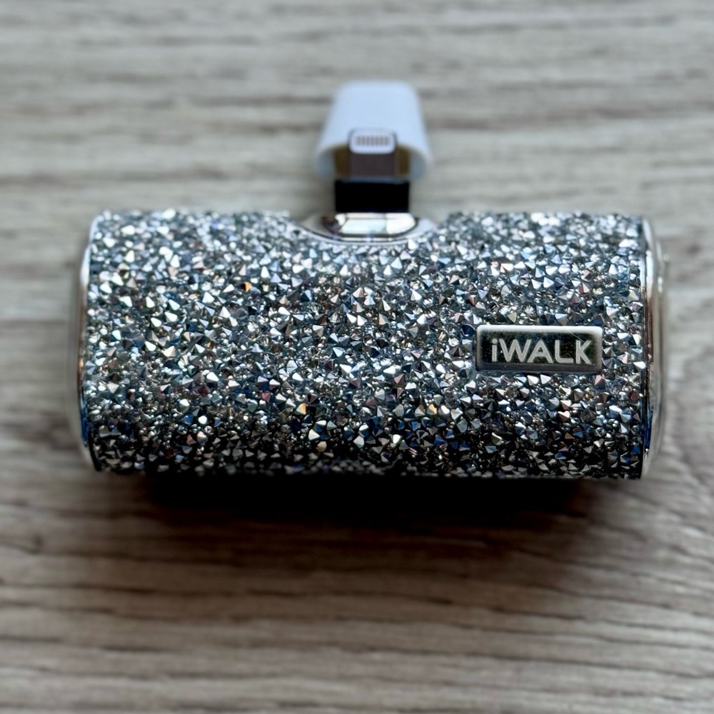 iWALK Secret Ultra-Compact Docking Battery - Picture 2 of 11